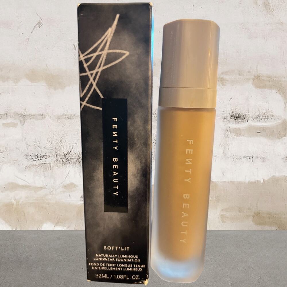 Fenty Beauty Soft’Lit Naturally Luminous Hydrating Longwear Foundation 130 NIB